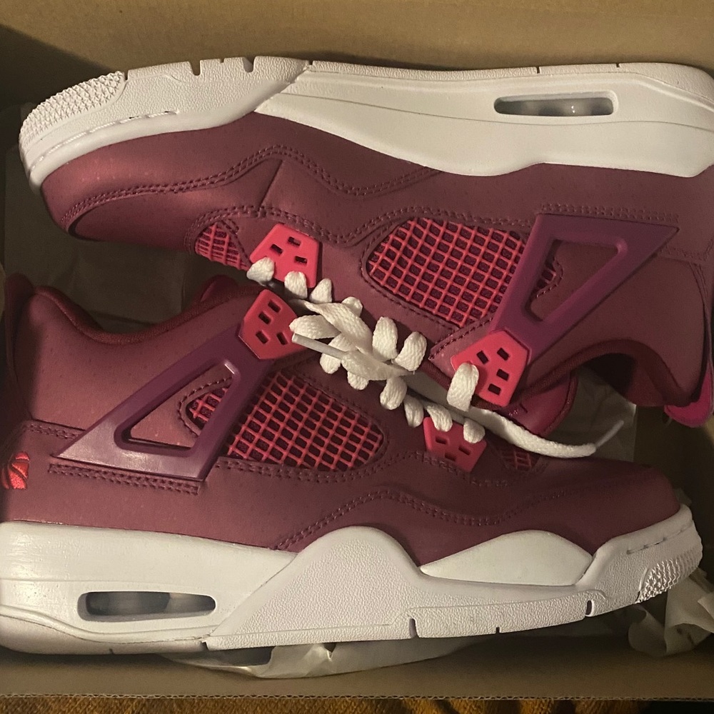 BRAND NEW Jordan 4 retro “Valentine’s Day”